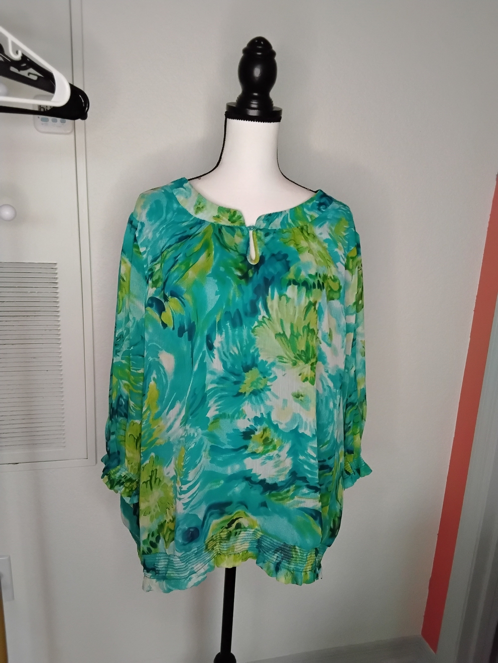 Avenue Teal & Green Floral Keyhole Blouse